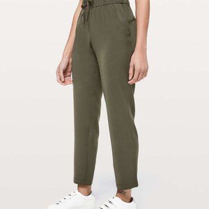 Lululemon On The Fly Cropped Pant in Olive Green, Size 4